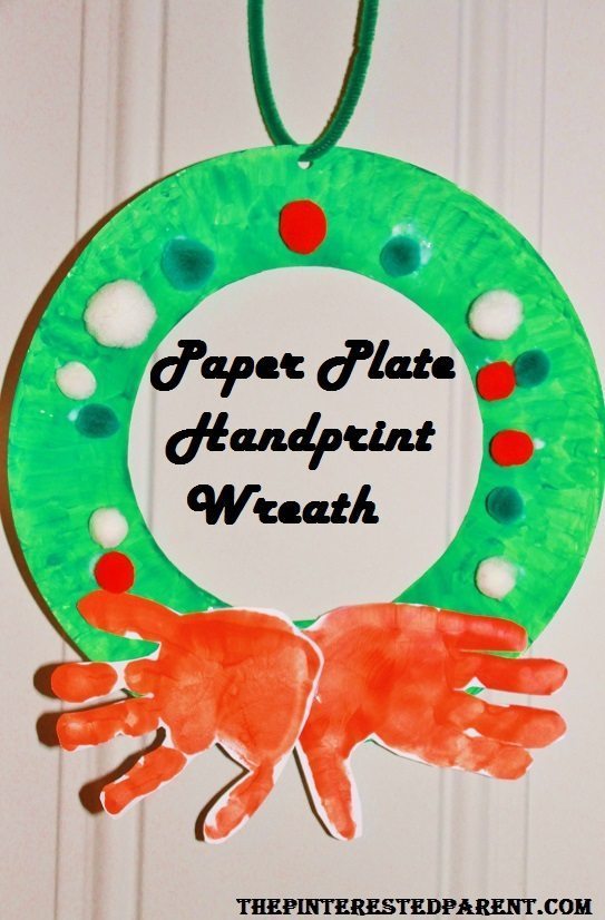 Paper plate hand print wreath craft for kids. Christmas art and crafts