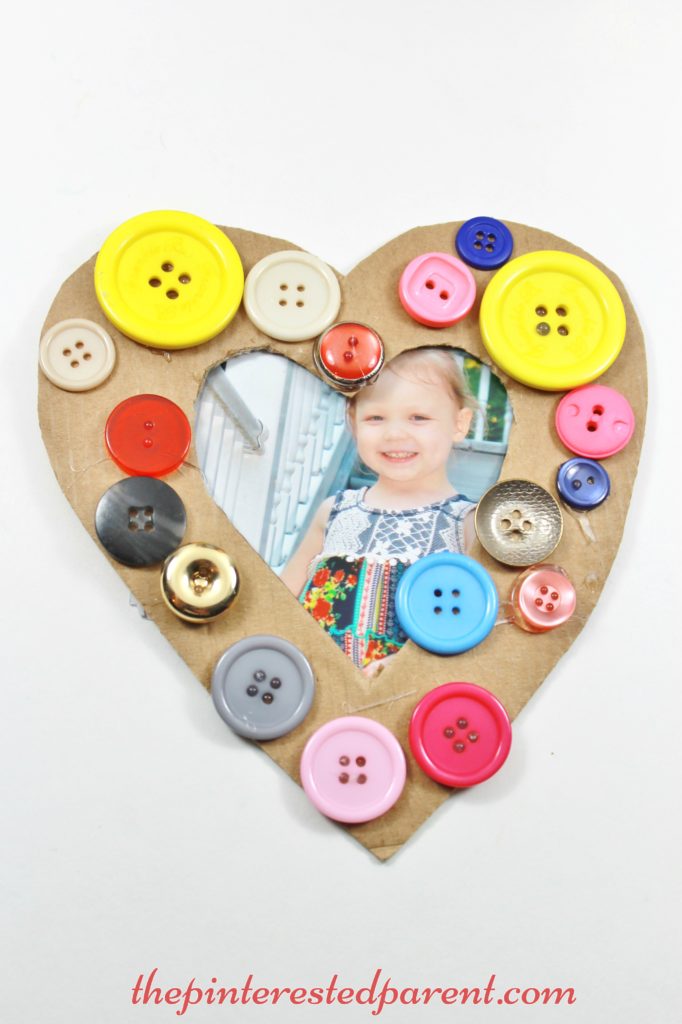 Cardboard & button easy craft frame for kids. A cute as a button gift idea for small kids to make