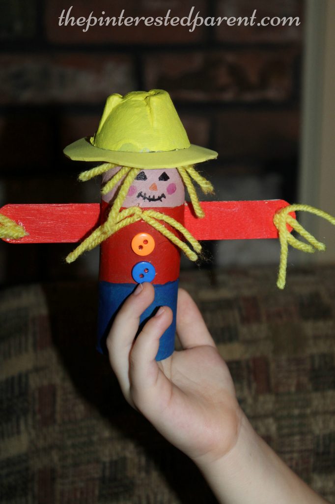 Toilet Paper / paper towel roll scarecrows - the tubes make great finger puppets for a fun craft or pretend play. autumn & Halloween arts & crafts for kids