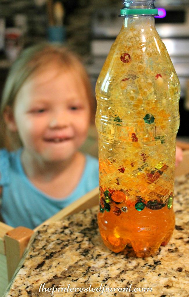 Homemade Fall sequin lava lamp - science experiments with oil & water for kids, toddlers & preschoolers 