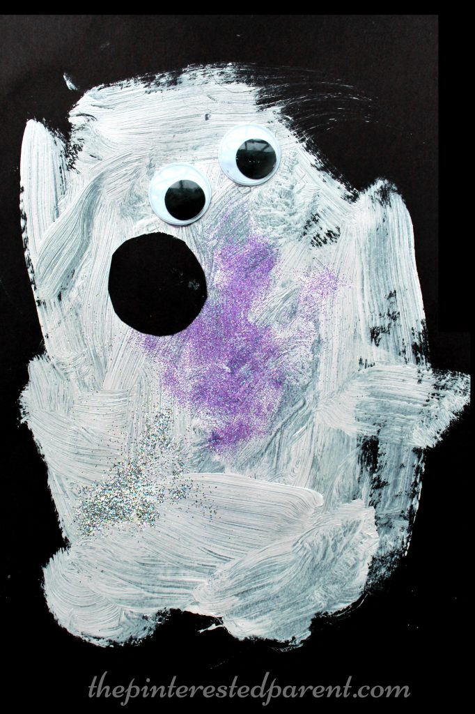 Easy blob painted Halloween paintings. Paint a black cat, ghost or pumpkin. This is a perfect arts and craft activity for toddlers and preschoolers