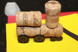 Simple Cork train craft - easy diy project. Cute and perfect for Christmas or for a kid's room. Easy arts and crafts projects