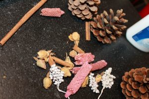 Pine Cone and potpourri Christmas tree. Simple craft project that smells lovely. This is one that you could do with the kids as well. Winter arts and crafts projects with nature