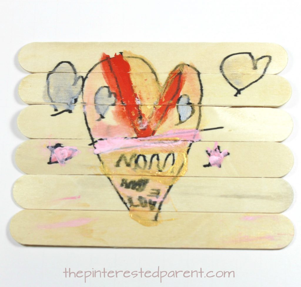 Popsicle stick Valentine's heart puzzle. Make a sweet message for mom, dad or grandma and grandpa. Arts & crafts for kids and preschoolers. Cute gift idea.