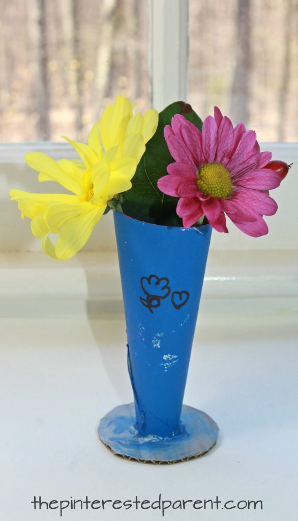 Cardboard tube flower bud vase. This is a great gift idea for Mother's Day or Valentine's. Recyclable arts and crafts for kids.