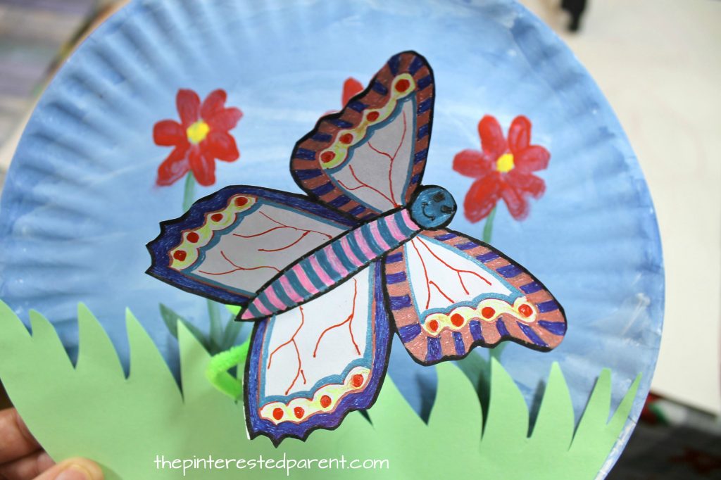 Paper Plate Fluttering Butterfly Craft with printable template. Make your butterflies fly with a little shake. Great kids arts and crafts project for kids for the spring or summer